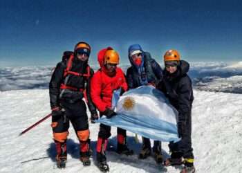 El desafío de escalar el Aconcagua, el pico más alto de América.