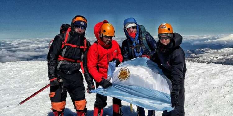 El desafío de escalar el Aconcagua, el pico más alto de América.