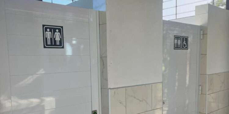 Se inauguraron nuevos baños públicos en los Espacios Verdes