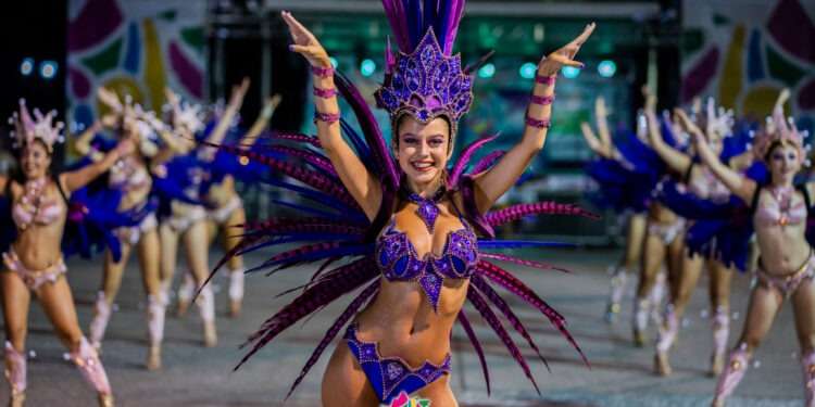 Carcarañá: última noche de Carnaval. La alegría de bailar descripta por sus integrantes.