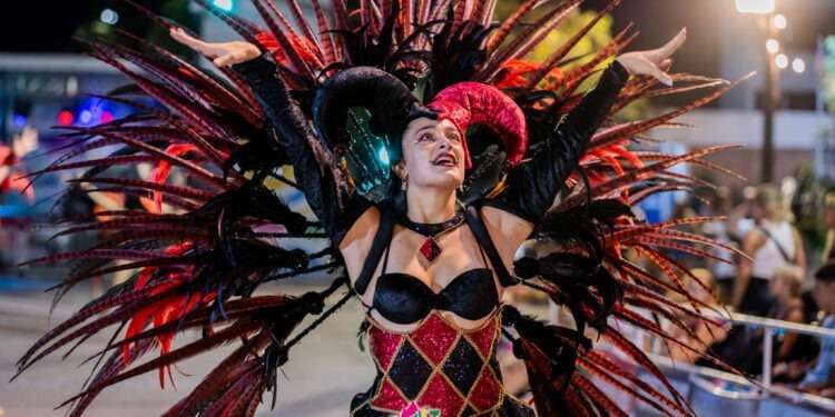 Carcarañá: última noche de Carnaval. La alegría de bailar descripta por sus integrantes.