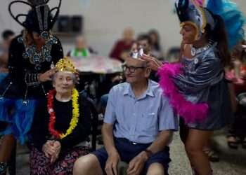 FIESTA DEL CARNAVAL Y CUMPLEAÑOS DE LOS ABUELOS.