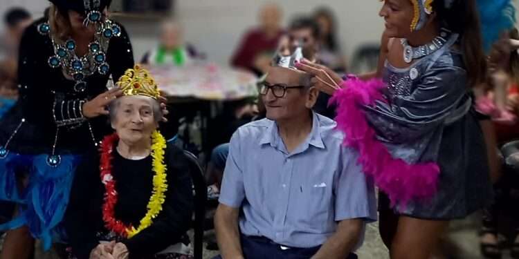 FIESTA DEL CARNAVAL Y CUMPLEAÑOS DE LOS ABUELOS.