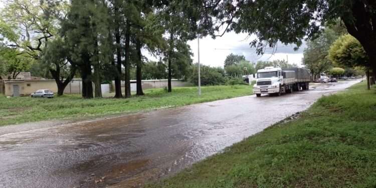 LLuvia copiosa y sostenida durante toda la noche. Una postal que se repite en una vasta región