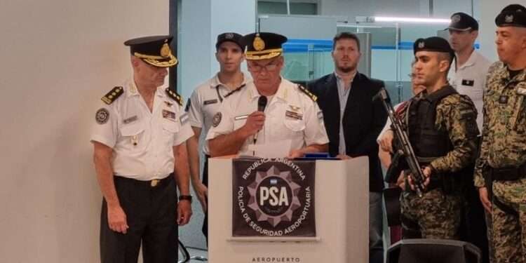 Llegaron a Rosario los 450 federales que anunció Bullrich.