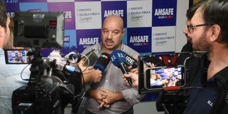 «Premio» para los docentes santafesinos con asistencia perfecta.