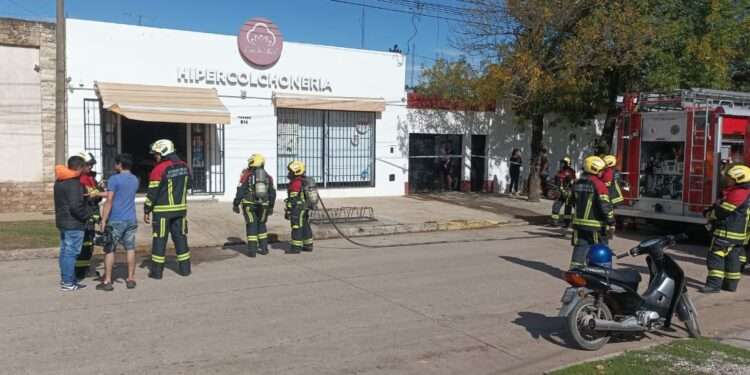 Principio de Incendio en Hipercolchonería