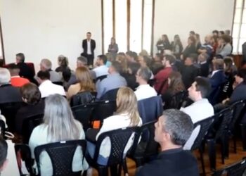Intendentes y presidentes comunales de la región firmaron convenios para optimizar recursos destinados a niñez y adolescencia.