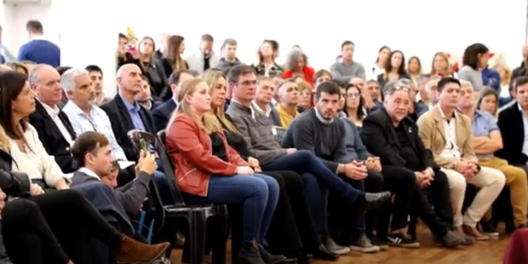 Intendentes y presidentes comunales de la región firmaron convenios para optimizar recursos destinados a niñez y adolescencia.