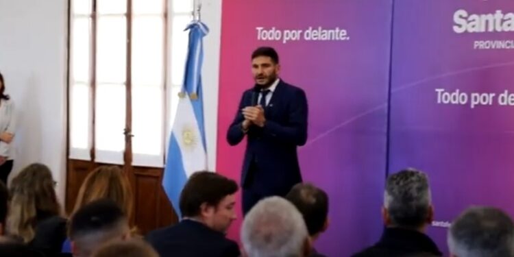 Intendentes y presidentes comunales de la región firmaron convenios para optimizar recursos destinados a niñez y adolescencia.