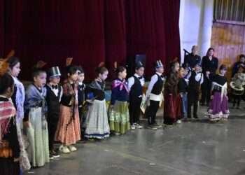 214 años de la Revolución de Mayo. Mañana fría para un cálido acto en el C.A.Y B. Campaña.