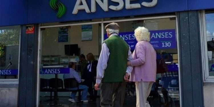 Cómo quedan las jubilaciones con el aumento, bono y aguinaldo en junio 2024.