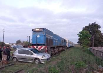 Accidente Vehicular Accidente entre un automóvil y el tren de pasajeros