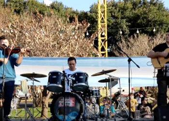 Calambre Instrumental hizo vibrar la Feria Patria con su música