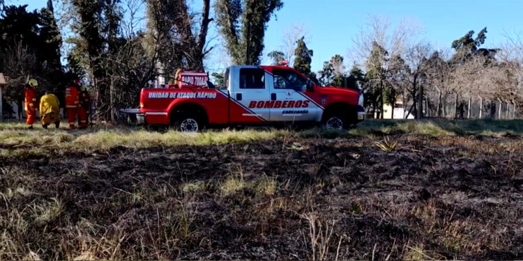 BOMBEROS – INCENDIO EN EL SOLAR