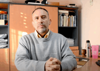 «Lo que no tiene prisa se demora en alcanzarte», la novela que crece con Carcarañá