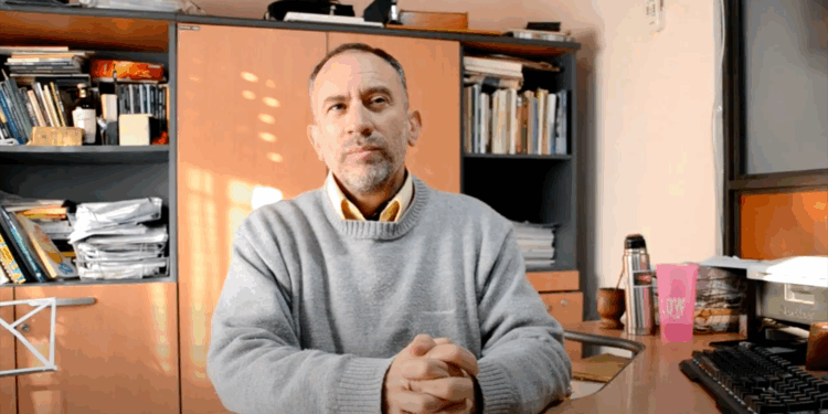 «Lo que no tiene prisa se demora en alcanzarte», la novela que crece con Carcarañá