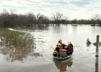 Bomberos de Carcarañá: monitoreo, rescates y coordinación durante la creciente