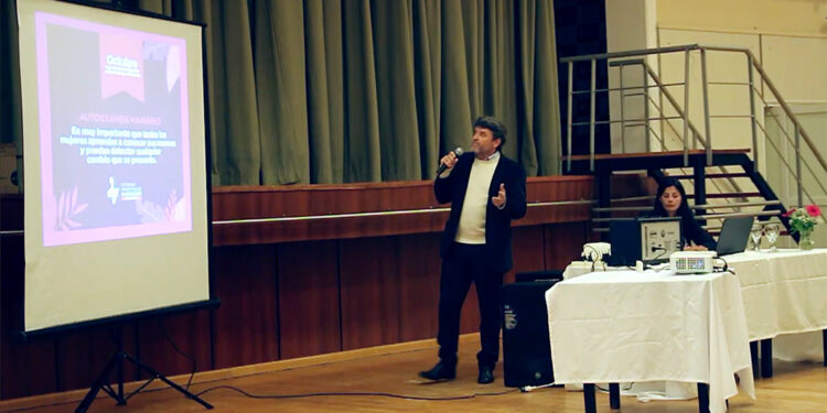 Charla del Dr. Hugo Fontanarrosa en la Sociedad Italiana sobre prevención y tratamiento del cáncer de mama