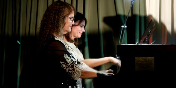 Emotiva presentación de piano a cuatro manos en la Biblioteca Popular Centro 3