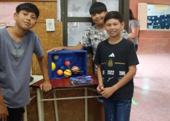 La ESC 234 celebra su cierre de año con una muestra de arte llena de color y creación