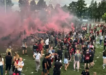 Dura sanción para el Club A. Carcarañá  por el uso de pirotecnia.