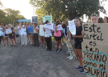 Docentes de Carcarañá alzan la voz contra la propuesta paritaria