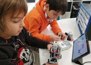 Robótica para chicos: aprender tecnología jugando en la Biblioteca Pizzurno