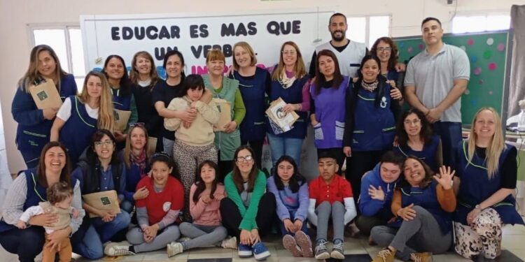 La Escuela Especial Nº 2065 abrió sus puertas con su tradicional feria
