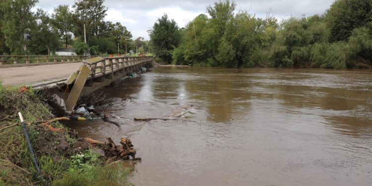 Temporal de lluvias copiosas vuelve a aumentar el cauce del Carcarañá.