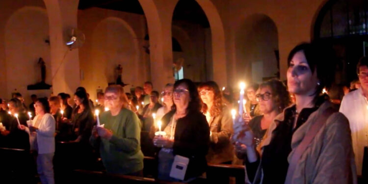 Misa del Lucernario: emotiva liturgia de la Vigilia Pascual