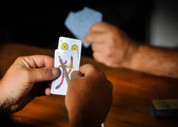 Campeones y subcampeones de la Rueda B en el Torneo de Truco Vecinal San Martín