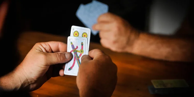 Campeones y subcampeones de la Rueda B en el Torneo de Truco Vecinal San Martín
