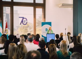 Reconocimiento al Colegio de Farmacéuticos por un proyecto de comunicación comunitaria