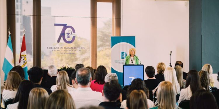 Reconocimiento al Colegio de Farmacéuticos por un proyecto de comunicación comunitaria