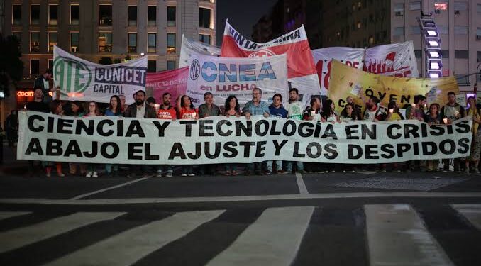 En defensa de la ciencia: investigadores del CONICET sostienen el plan de lucha